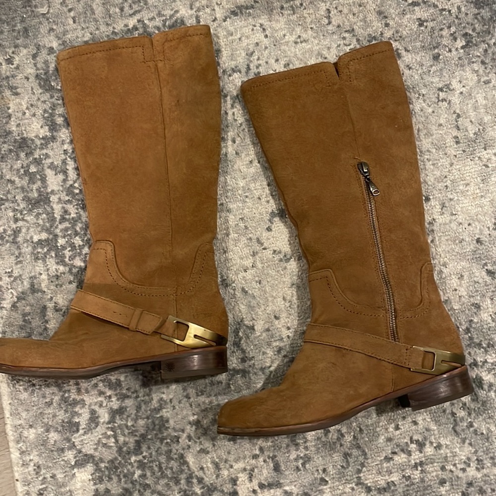 UGG Suede Channing. Excellent condition Size 8